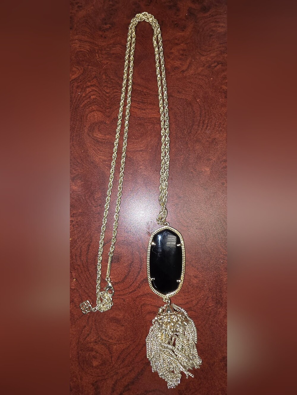 Kendra Scott necklace features a unique oval-shaped pendant in black lucite